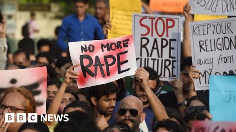 Manipur: India outrage after women paraded naked in violence。